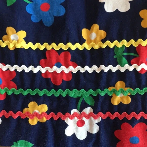 Bright & cheerful vintage 1960s ditzy daisies ric-rac skirt - Picture 4 of 15